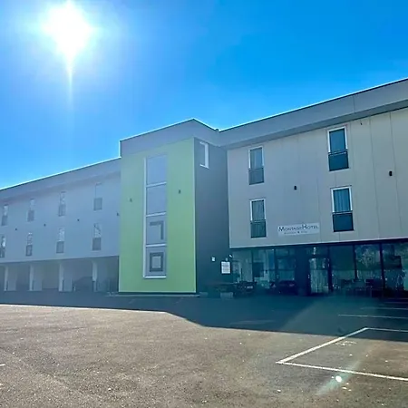 Hotel Business &
